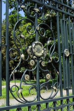 Güzel bir süsleme ile sahte çit