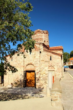 Church of St john the baptist mavi gökyüzü arka plan üzerinde교회의 st. 세례 요한 푸른 하늘 배경