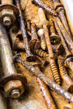 paslı & yaşlı vidaları & çivi