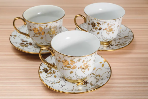 süslü Kupası & izole uçan daire