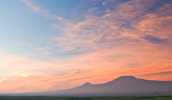 Kilimandżaro w sunrise — Zdjęcie stockowe