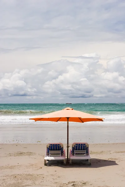 Duas cadeiras na praia — Fotografia de Stock
