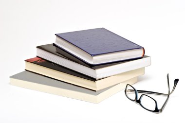 kitap ve gözlük