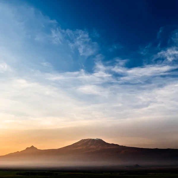 Kilimandżaro w sunrise — Zdjęcie stockowe