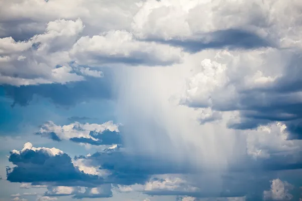 Драматическое штормовое небо — стоковое фото
