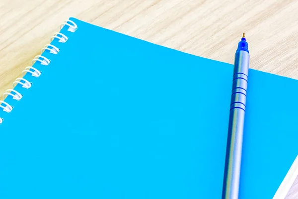 Stift Blau Und Blaues Buch Leer Umschlag Buch Spirale Schreibwaren — Stockfoto