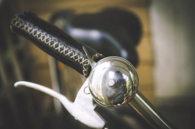 Gidona klasik bisiklet kornası, bisiklet zili, seçici odak noktası fotoğrafı