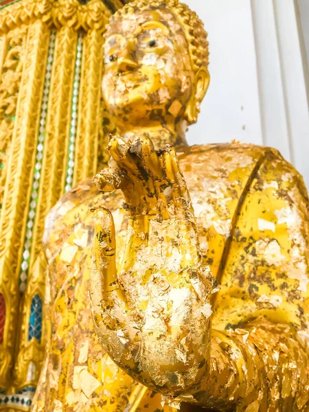 Close Hand Head Filled Gold Leaf Statue Buddha Concept Shows — Foto de Stock