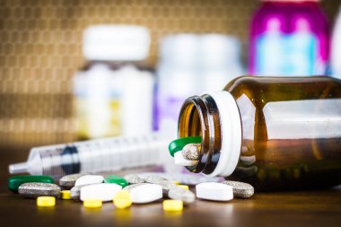 Tedavi için ilaç reçetesi. İlaç, sağlık için konteynırda tedavi. Eczane teması, kapsül hapları ve paketlerde ilaç antibiyotiği.. 