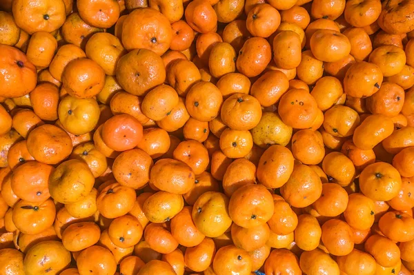 Portakalların Meyve Pazarındaki Renkli Arkaplanı Bir Kutuda Taze Portakal Dokusu — Stok fotoğraf