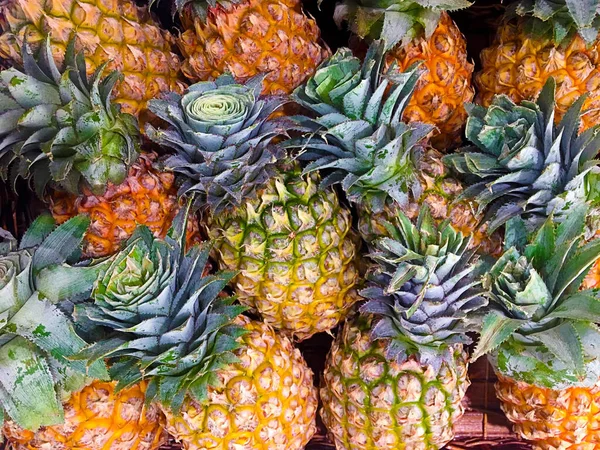 Ananas arka planı, ananas Meyve Pazarı 'nda, ananas yakın plan.