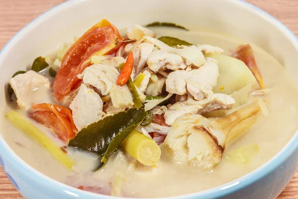 Tayland tavuğu hindistan cevizi sütü çorbası.