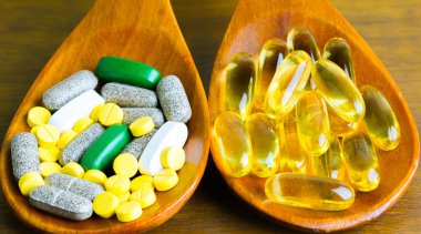 Tedavi için ilaç reçetesi. İlaç, sağlık için konteynırda tedavi. Eczane teması, kapsül hapları ve paketlerde ilaç antibiyotiği..