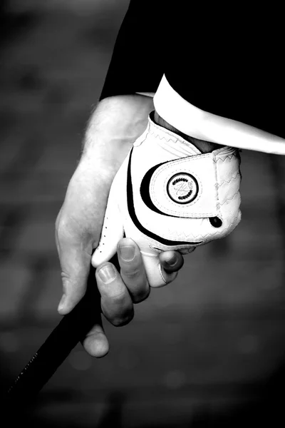 Dj sürükleyici golf club (b&w adamın elleri)