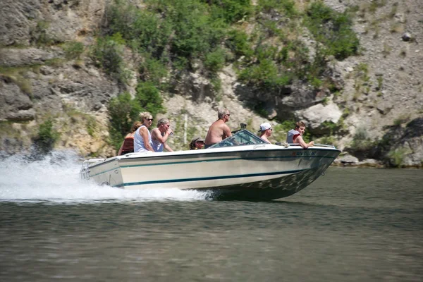 Speedboat on Wolf Creek (2) — Stock Photo, Image