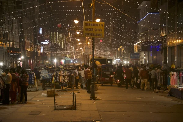 Deli rua cena à noite — Fotografia de Stock