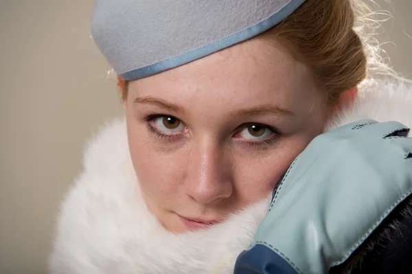 Redhead close-up in blue felt hat and fur — Stock Photo, Image