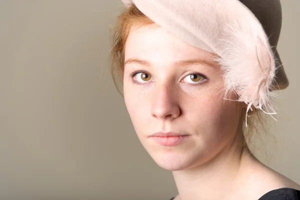 Redhead close-up in feathered cream felt hat — Stock Photo, Image