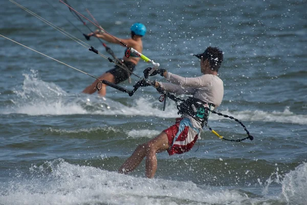 Two kite surfers one behind the other — Stock Photo, Image