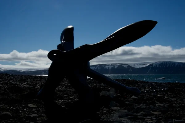 Silueta de anclaje en la playa del Ártico — Foto de Stock