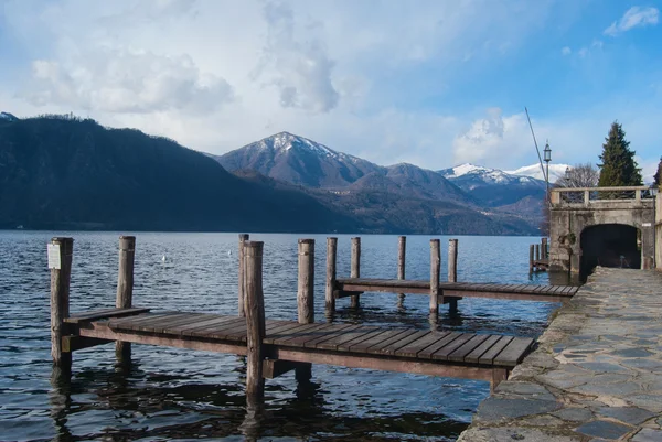 Landescape jezero orta — Stock fotografie