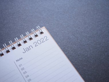 Ocak 2022 planlayıcı ve metin notları, numaralar, kopya alanı ile yakın plan