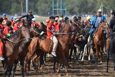 National sport of nomads, tyutrks and steppeks. Children participate in the hippodrome. Baige is a cross-country race for a long distance of 5 and 15 km.