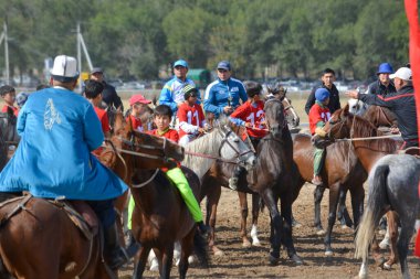 National sport of nomads, tyutrks and steppeks. Children participate in the hippodrome. Baige is a cross-country race for a long distance of 5 and 15 km.