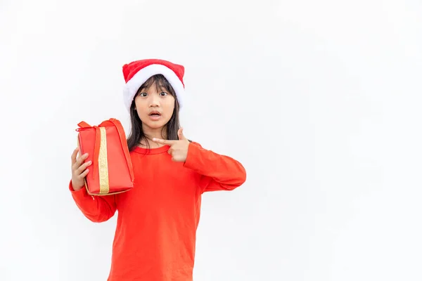 Felice Bambino Asiatico Cappello Rosso Santa Tenendo Regali Natale Natale — Foto Stock