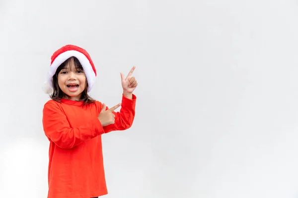 Asiático Menina Vermelho Santa Chapéu Fundo Branco — Fotografia de Stock