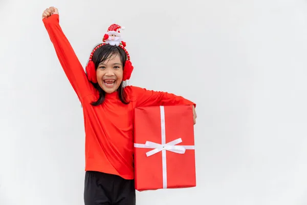 Felice Bambino Asiatico Cappello Rosso Santa Tenendo Regali Natale Natale — Foto Stock