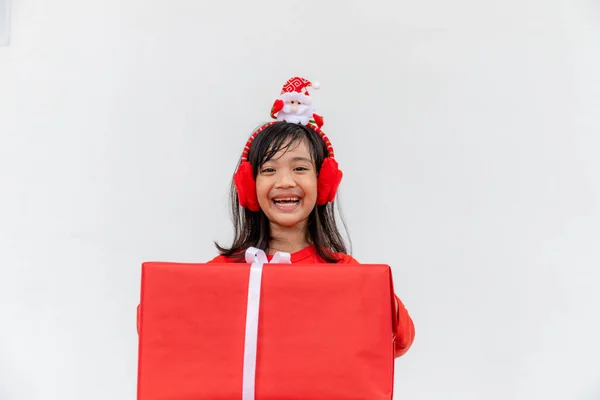 Criança Asiática Feliz Santa Chapéu Vermelho Segurando Presentes Natal Natal — Fotografia de Stock