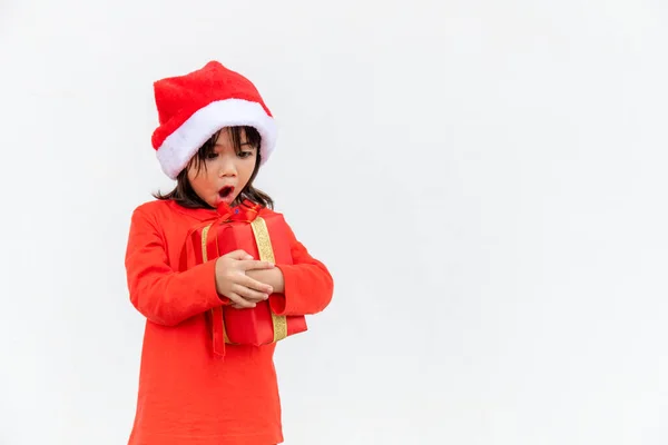 Щаслива Азіатська Дитина Санта Червоному Капелюсі Проводить Різдвяні Подарунки Різдвяний — стокове фото