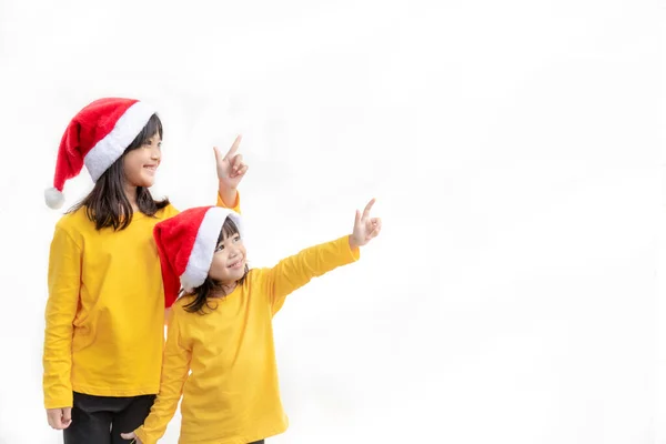 Καλά Χριστούγεννα Παιδιά Γιορτάζουν Χριστούγεννα Αδέλφια Είναι Έτοιμοι Γιορτάσουν Χριστούγεννα — Φωτογραφία Αρχείου