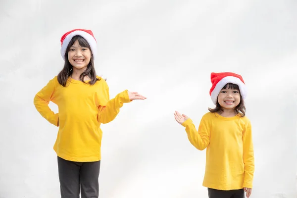 Feliz Natal Feliz Natal Crianças Alegres Celebram Natal Irmãos Estão — Fotografia de Stock