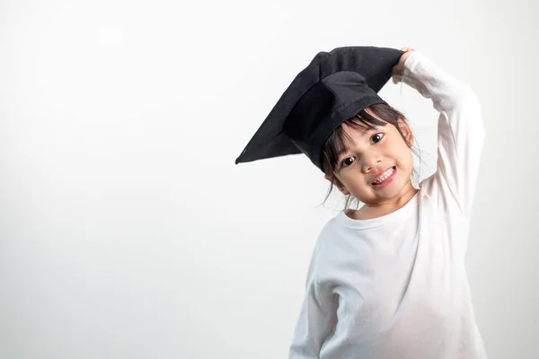 Szczęśliwy Azji Szkoła Dzieciak Absolwent Dyplomowy Czapka — Zdjęcie stockowe