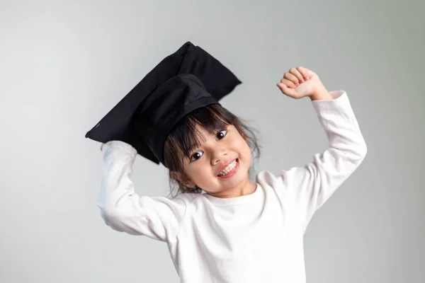 Menino Escola Asiática Feliz Graduado Tampa Graduação — Fotografia de Stock