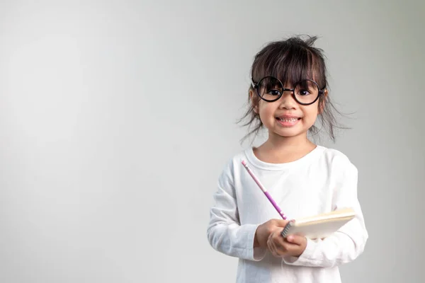 Portret Szczęśliwego Małego Azjatyckiego Dziecka Białym Tle — Zdjęcie stockowe