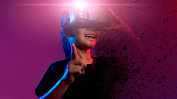 Chica Feliz Gafas Realidad Virtual Realidad Aumentada Ciencia Futuro Concepto — Foto de Stock