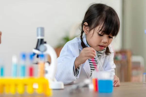 Educaţie Ştiinţă Chimie Concept Pentru Copii Copii Sau Elevi Tub — Fotografie, imagine de stoc