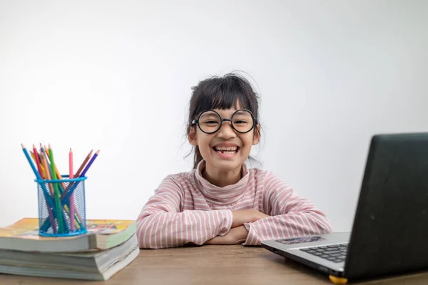 Menina Asiática Sentada Estudando Casa Laptop Para Estudar Casa Durante — Fotografia de Stock