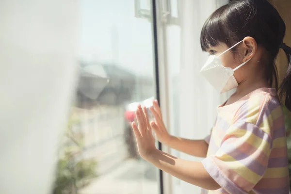 Menina Asiática Usando Máscara Para Proteger Pm2 Covid Criança Doente — Fotografia de Stock