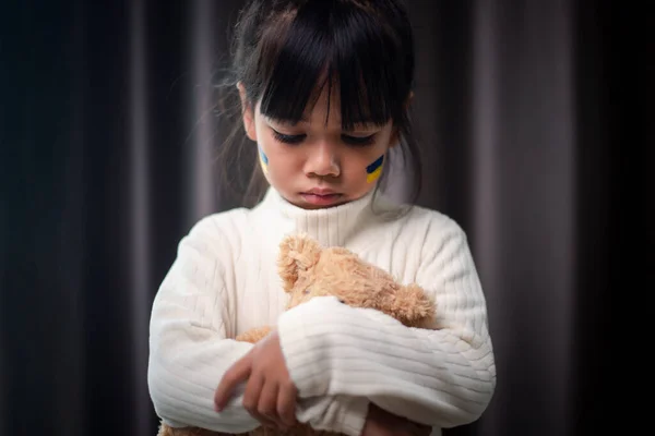 Дитина Прапором України Плаче Сум Жадає Надії Дитячі Сльози Війни — стокове фото
