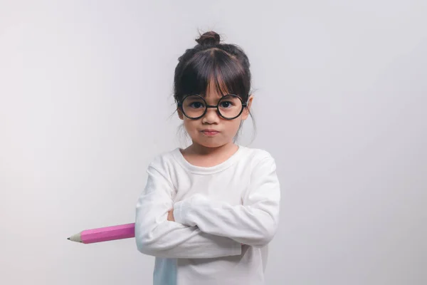 Garota Jovem Animado Segurando Grandes Lápis Suas Mãos Volta Escola — Fotografia de Stock