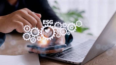 ESG Çevre Sosyal Yönetimi Yatırım İş Konsepti ekranda.