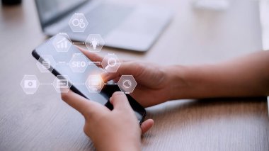 SEO. Arama Motoru Optimizasyonu. Dijital online pazarlama andinetrmet teknoloji kavramı. 
