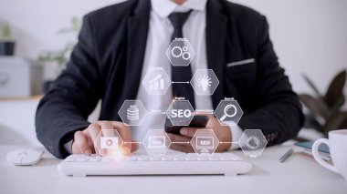 SEO. Arama Motoru Optimizasyonu. Dijital online pazarlama andinetrmet teknoloji kavramı. 