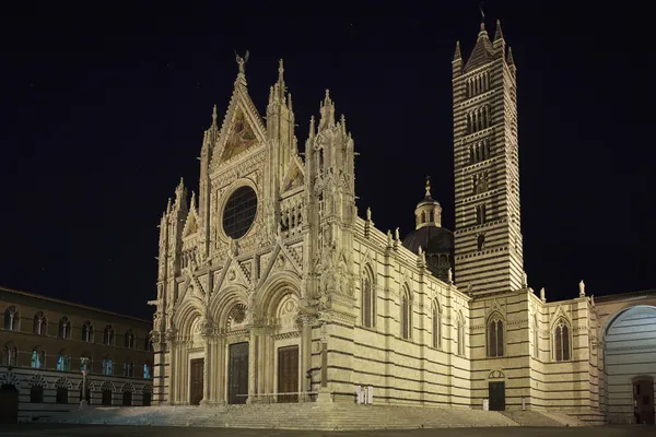 Koepel van siena nachts — Stockfoto