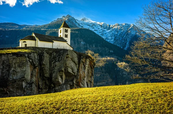 Church above precipice — Stock Photo, Image