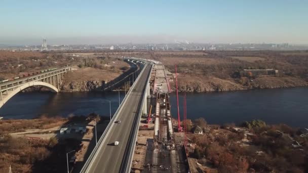 Brückenbau Saporoschje Ukraine Blick Aus Der Luft Schwenken Der Drohne — Stockvideo